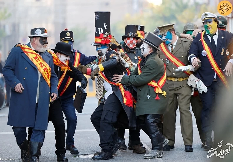 (ویدئو) جشنوارهای عجیب با پرتاب ۱۰ هزار تخم مرغ و ۶۰۰ کیلو آرد